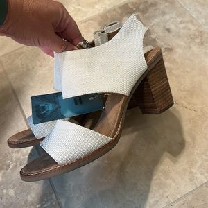 NWT Toms Majorca Cutout Sandals size 9